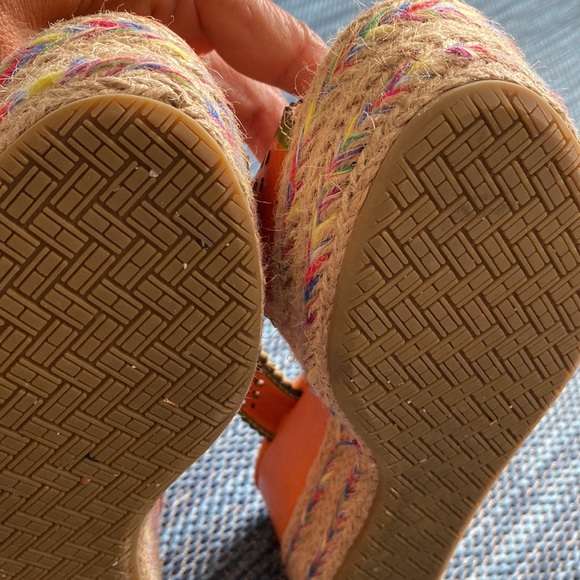 Espadrille wedge sandal by L’Artiste. Great summer sandal in a size 9 - Picture 8 of 10